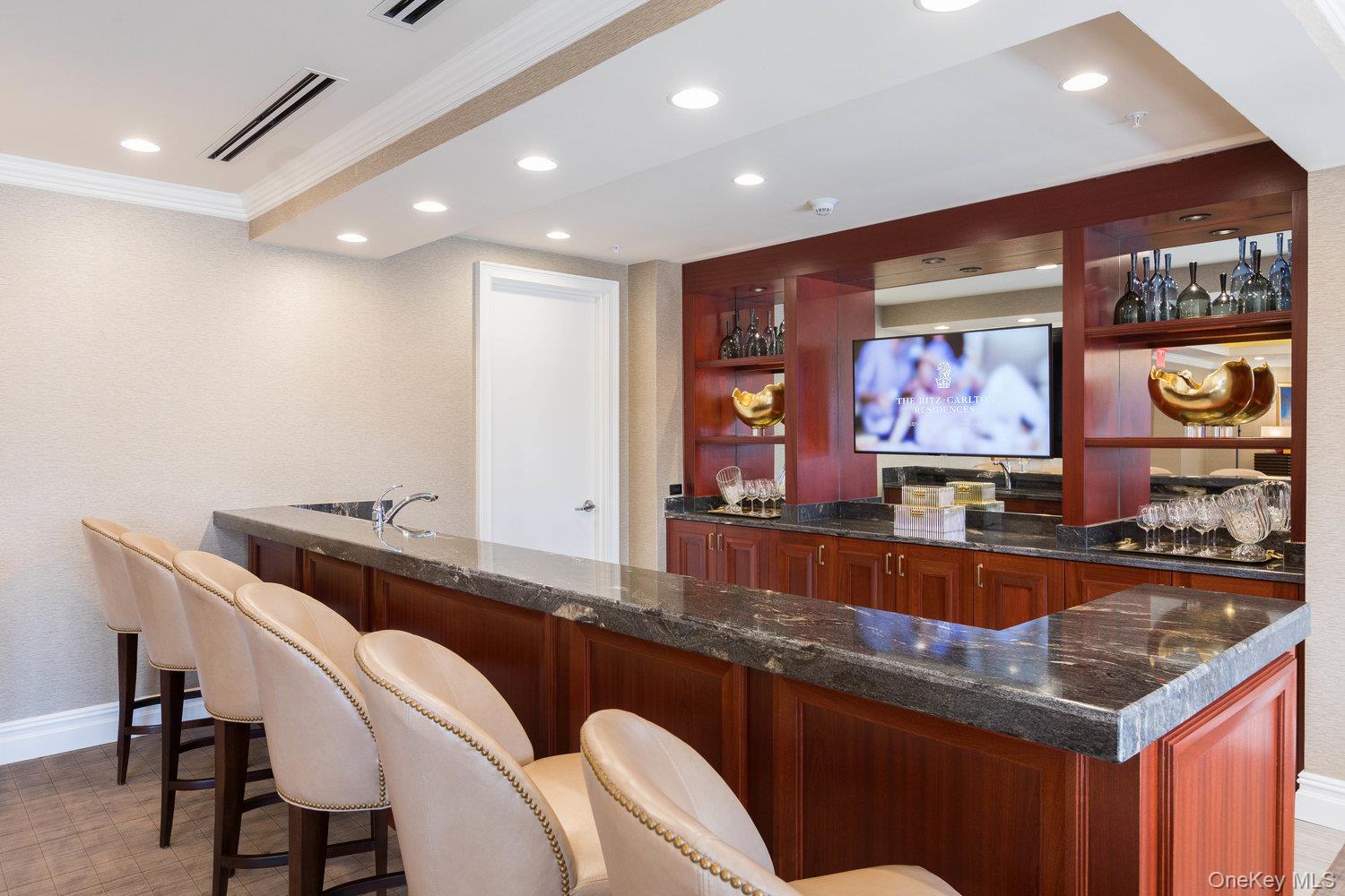 6000 Royal Court Unit: 6204