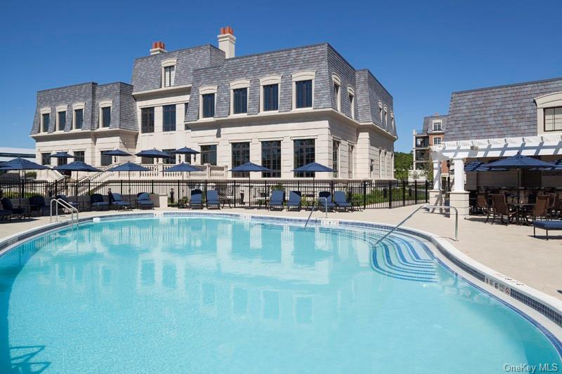 6000 Royal Court Unit: 6204