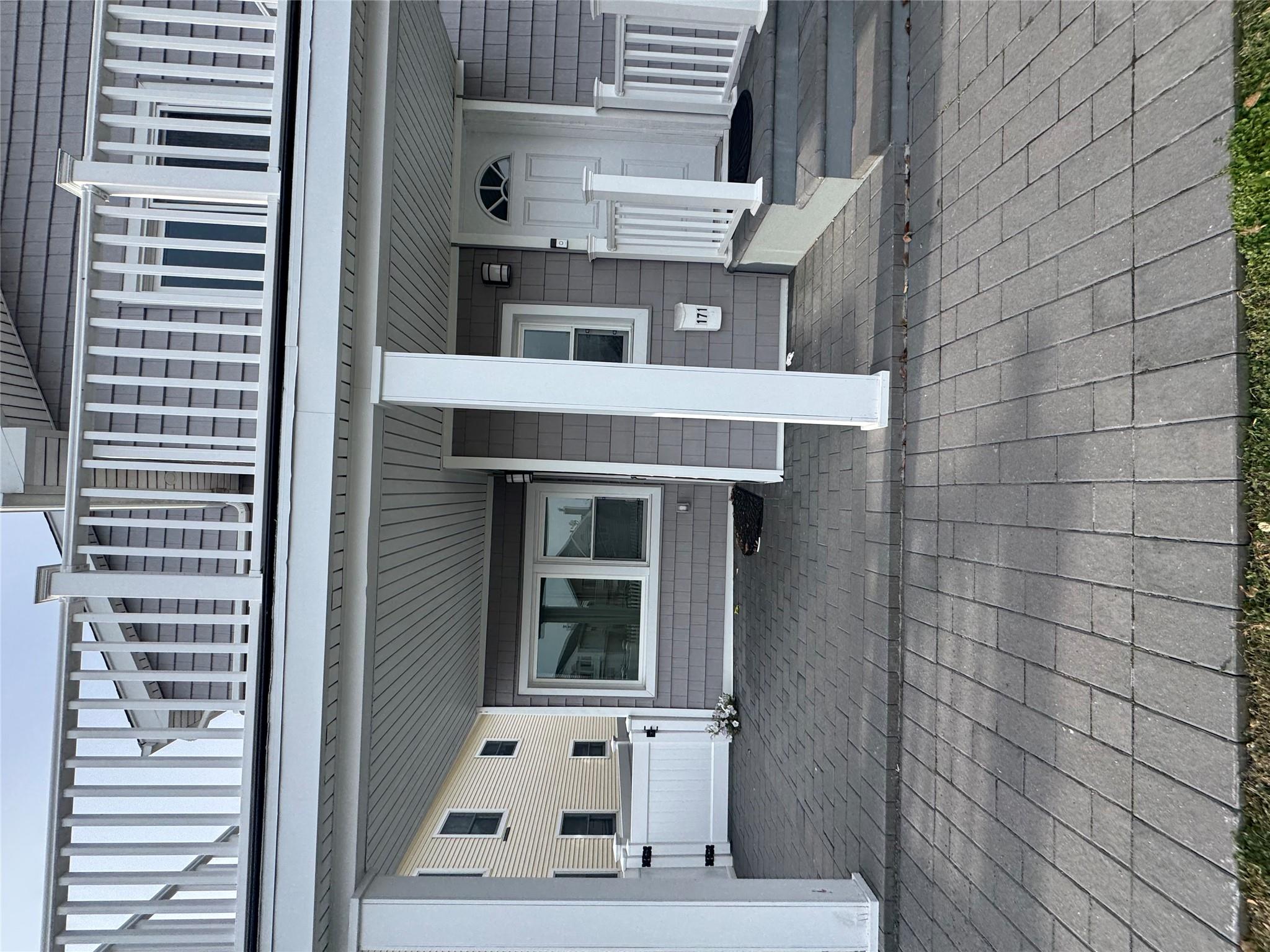 169 Grand Boulevard Unit: ground floor