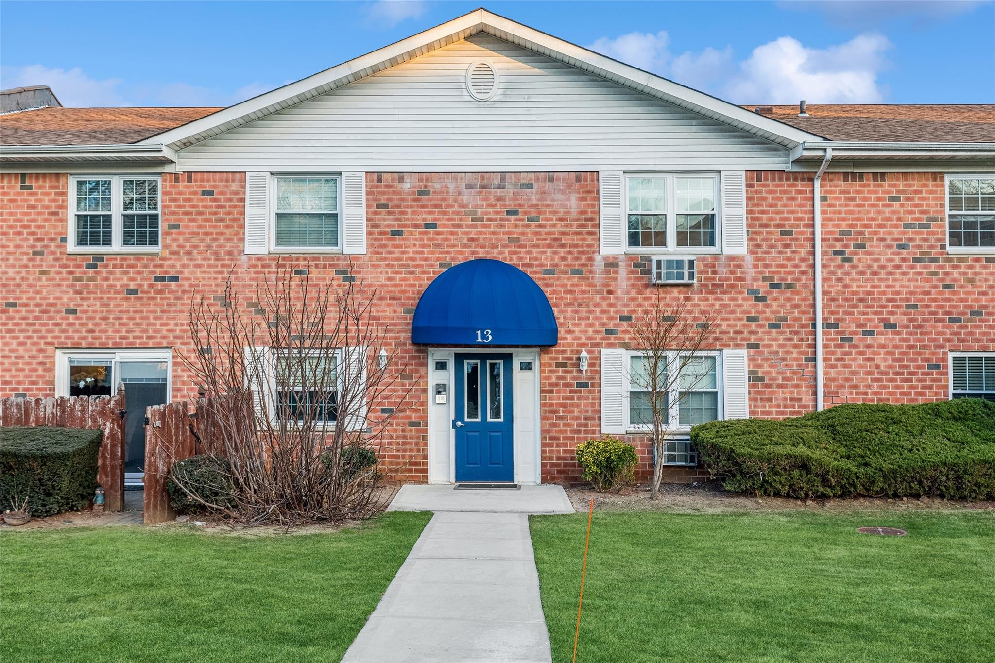 460 Old Town Road Unit: 13P