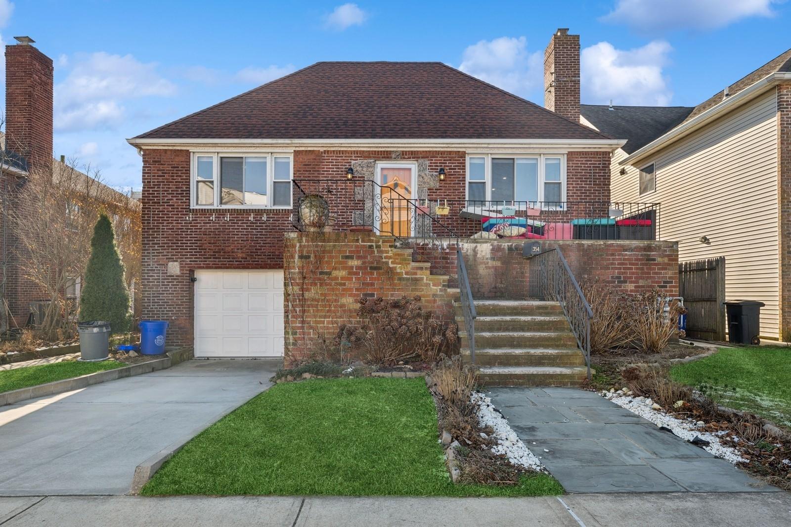 354 E Penn Street Unit: Upper