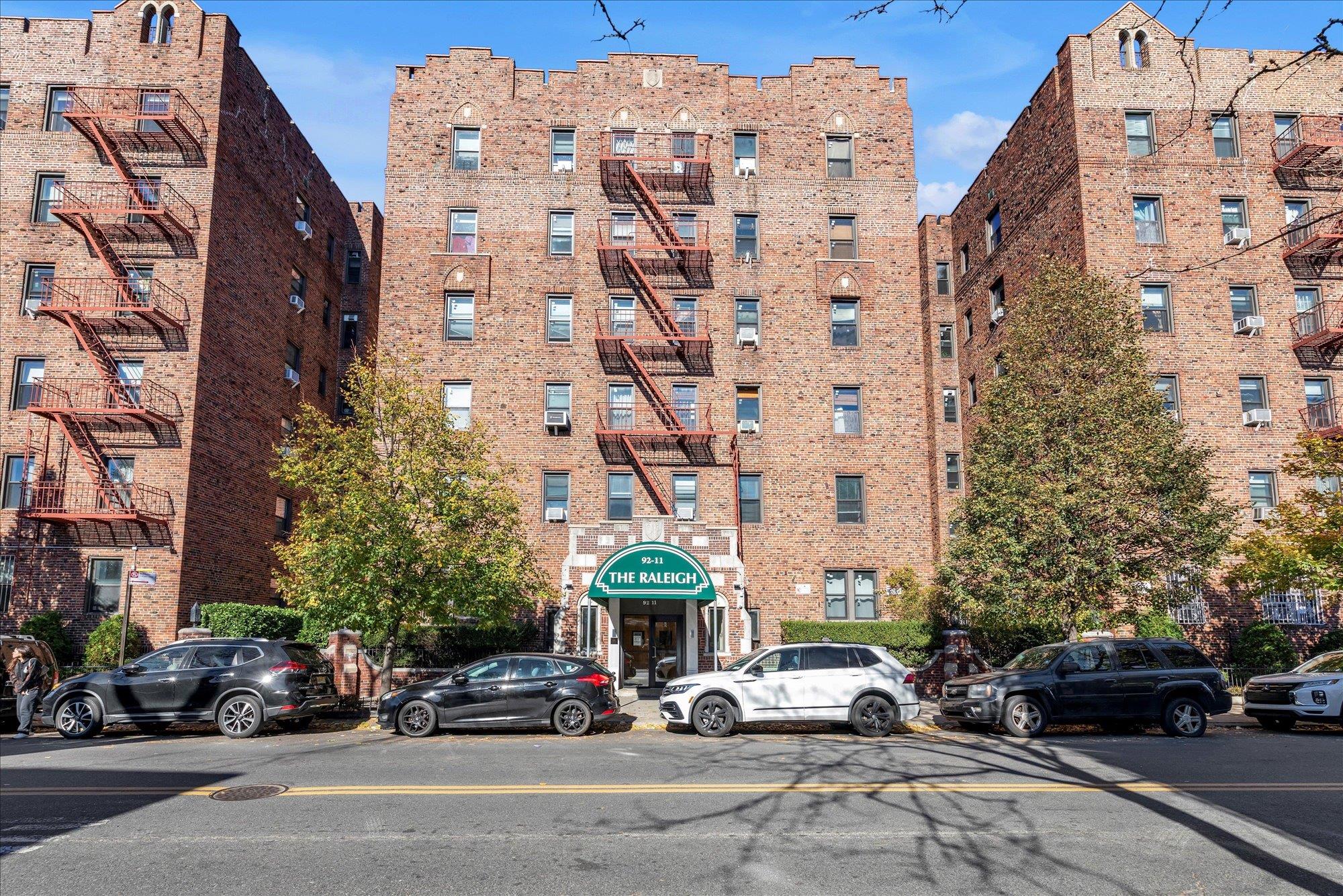 92-11 35 Ave