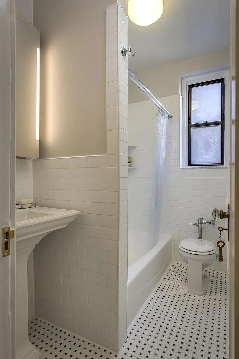 35-27 81st Street Unit: 5E