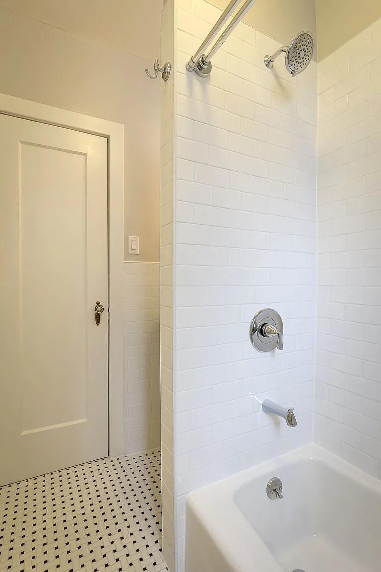 35-27 81st Street Unit: 5E