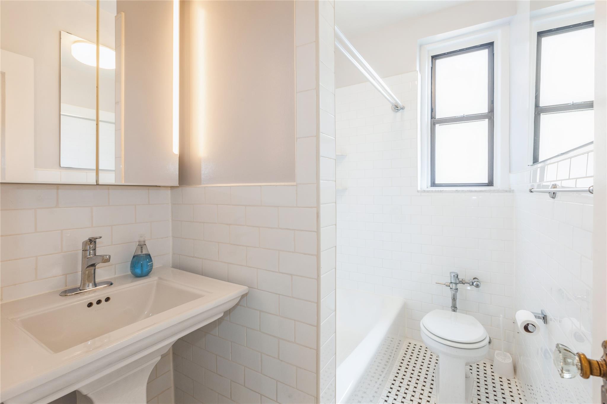 35-27 81st Street Unit: 5E