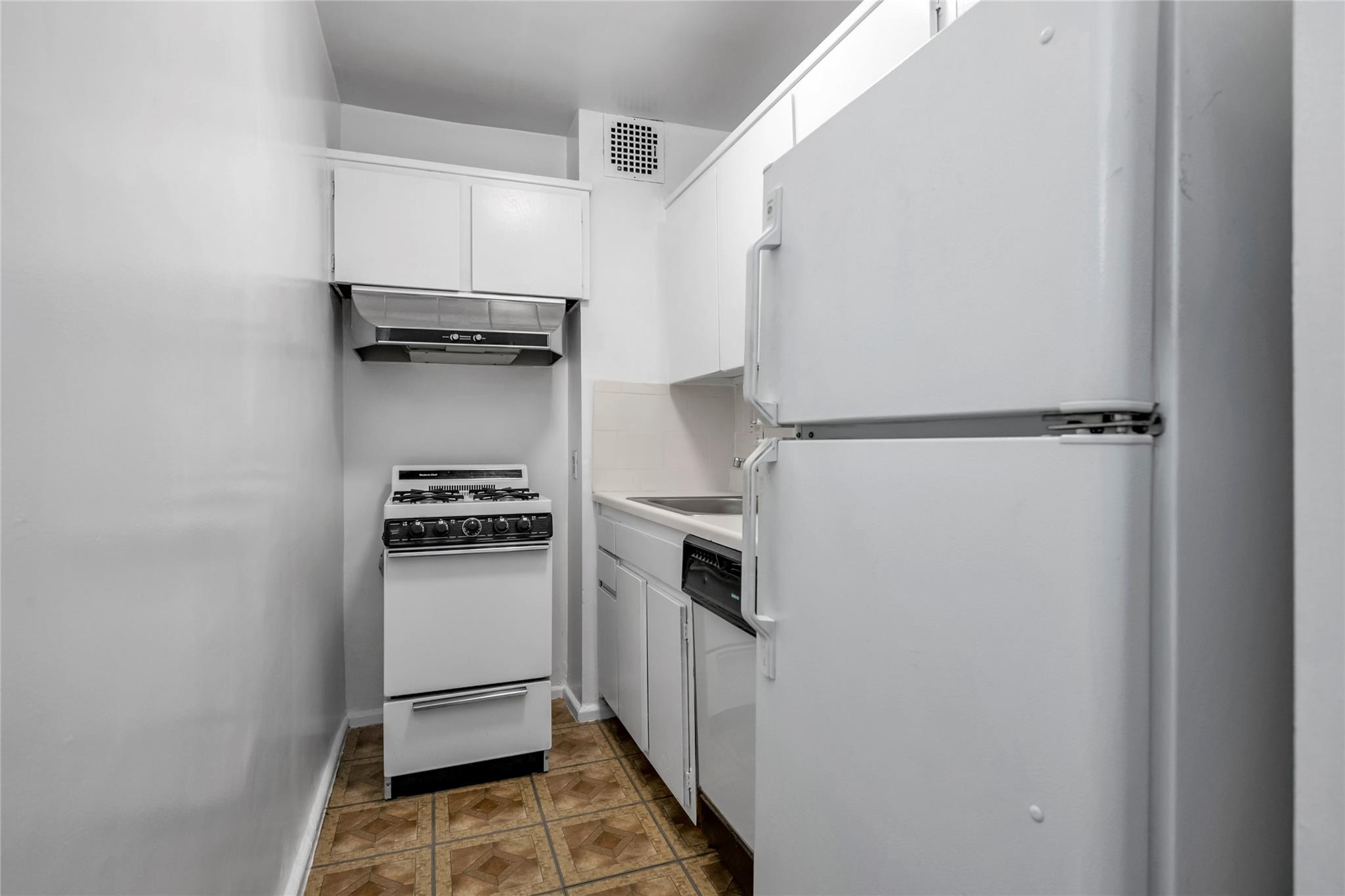185 S. Middle Neck Road Unit: 1G
