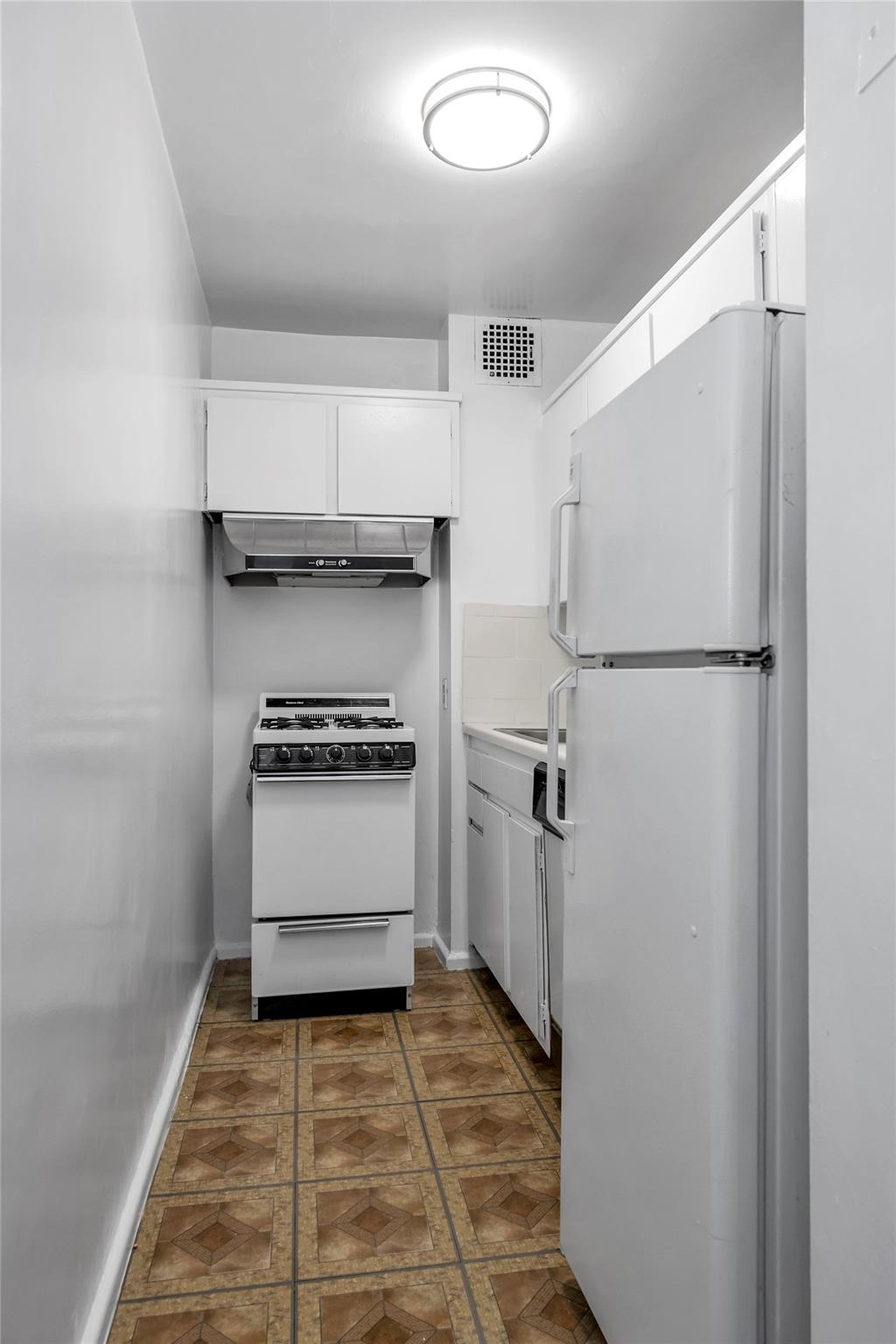 185 S. Middle Neck Road Unit: 1G