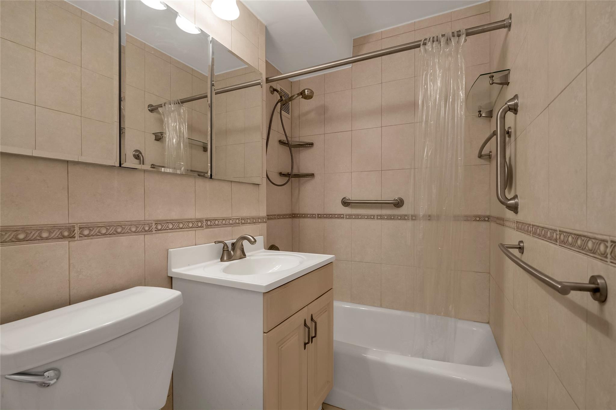 185 S. Middle Neck Road Unit: 1G