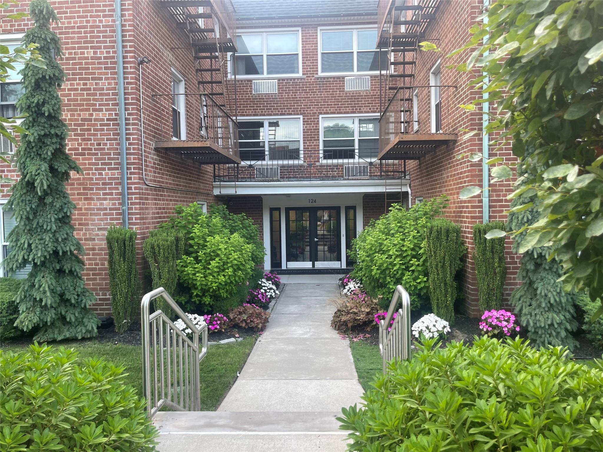 111 S Centre Avenue Unit: 2-MM