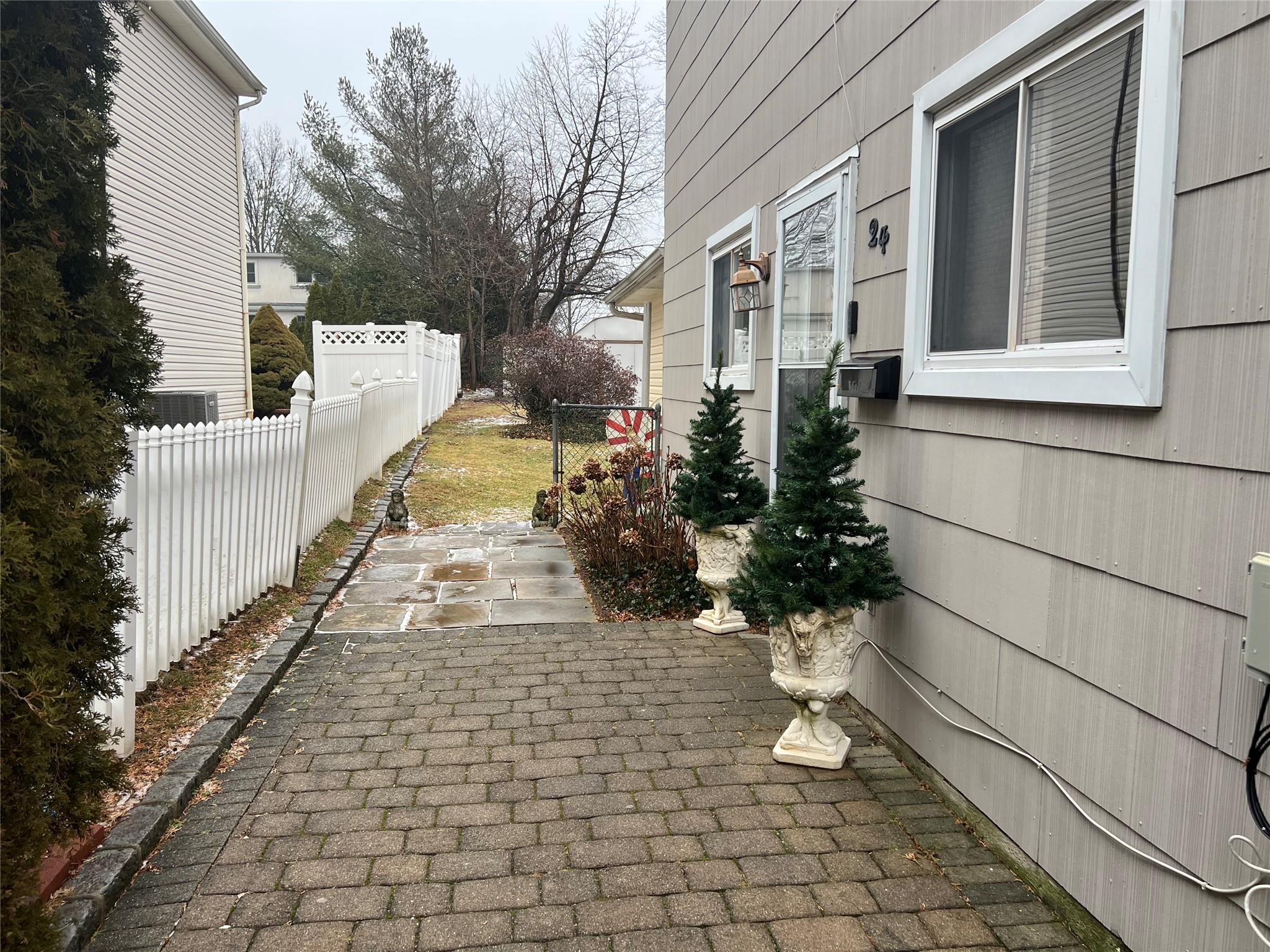 24 Gaffney Street Unit: First Fl