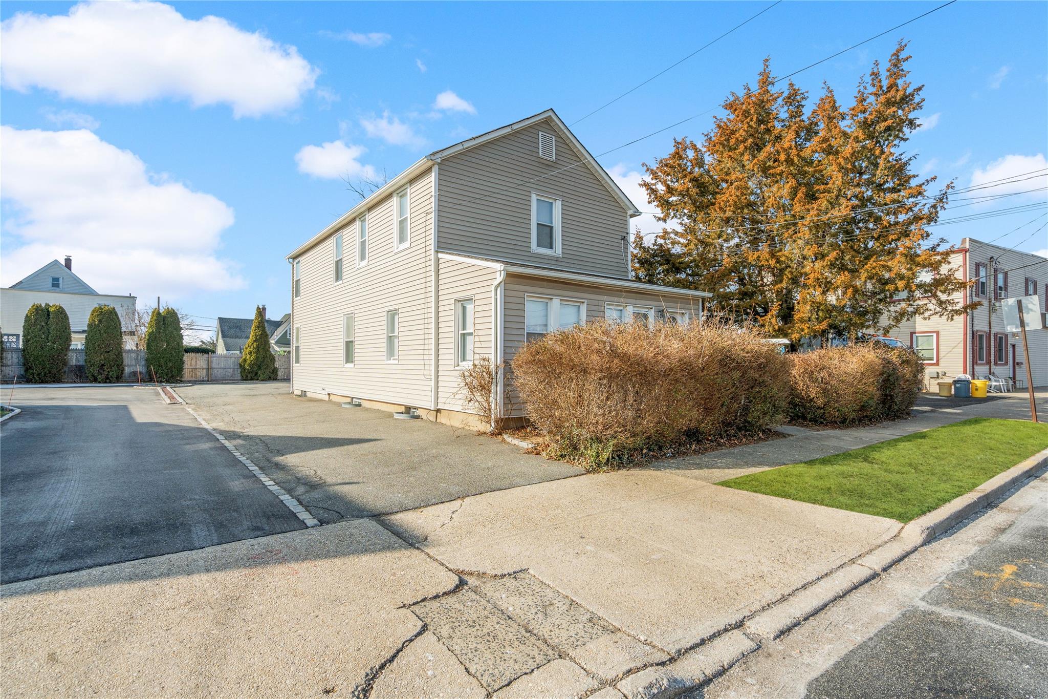 178 Park Ave Unit: 1st Floor