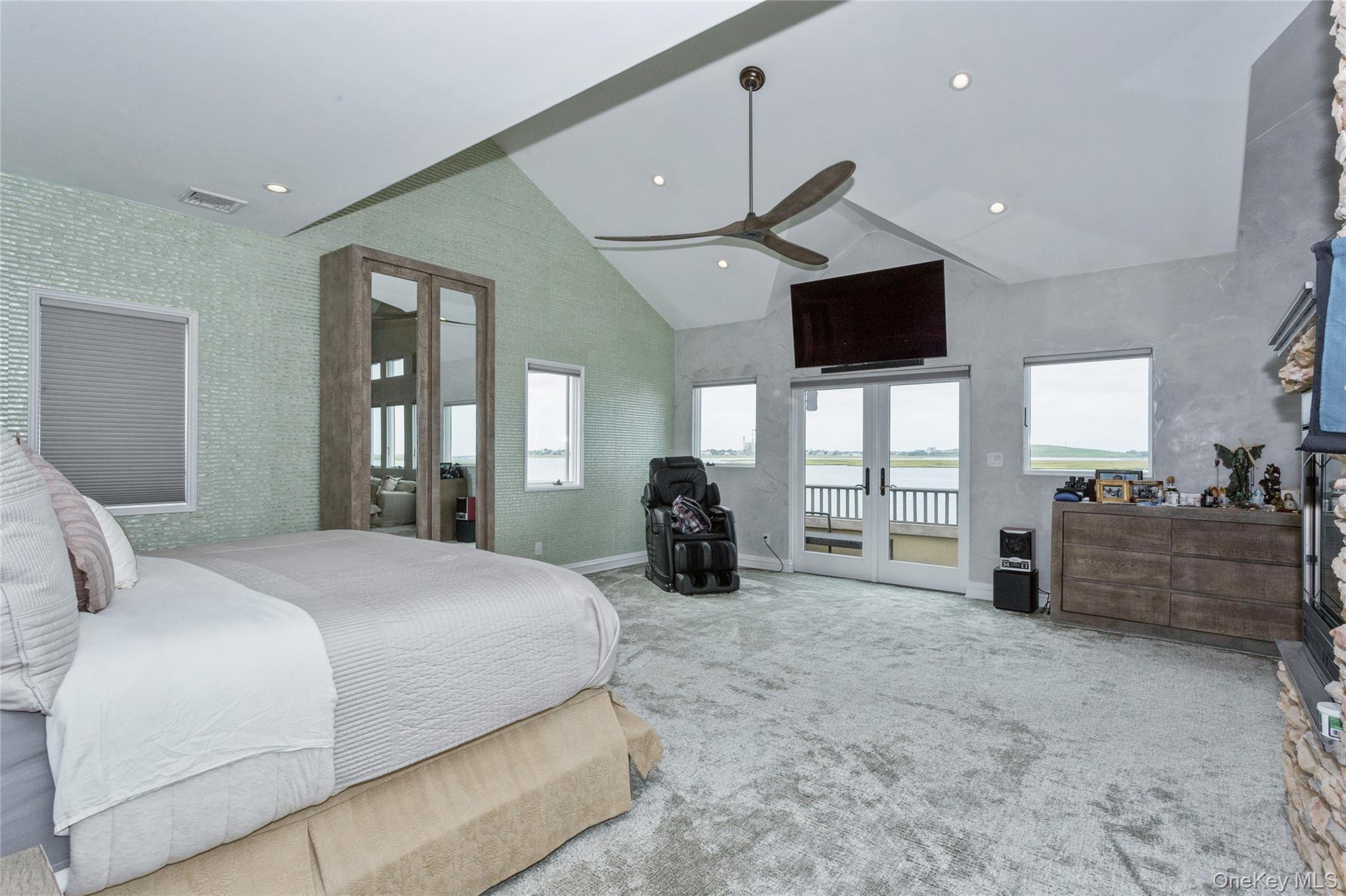 319 Harbor Drive