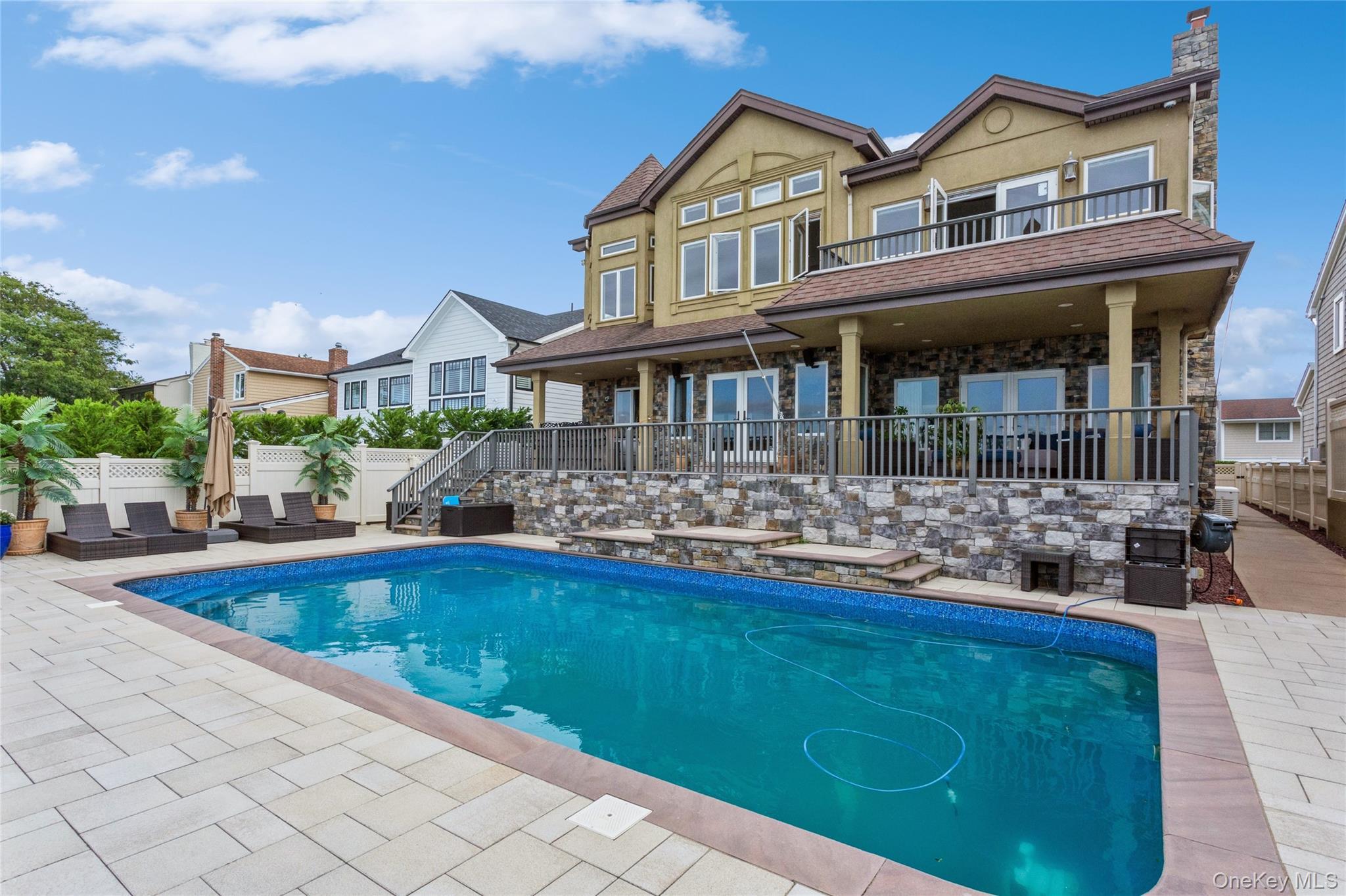 319 Harbor Drive