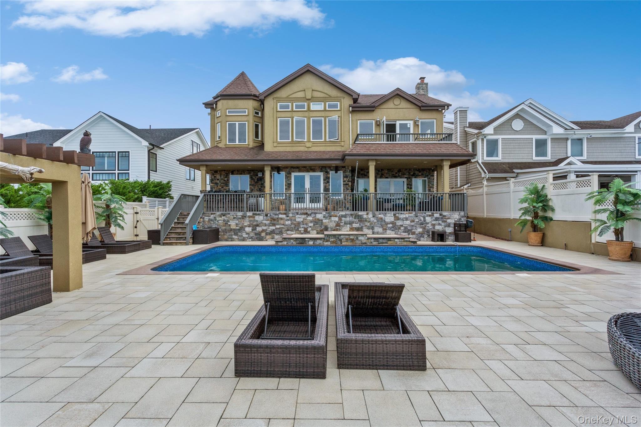 319 Harbor Drive