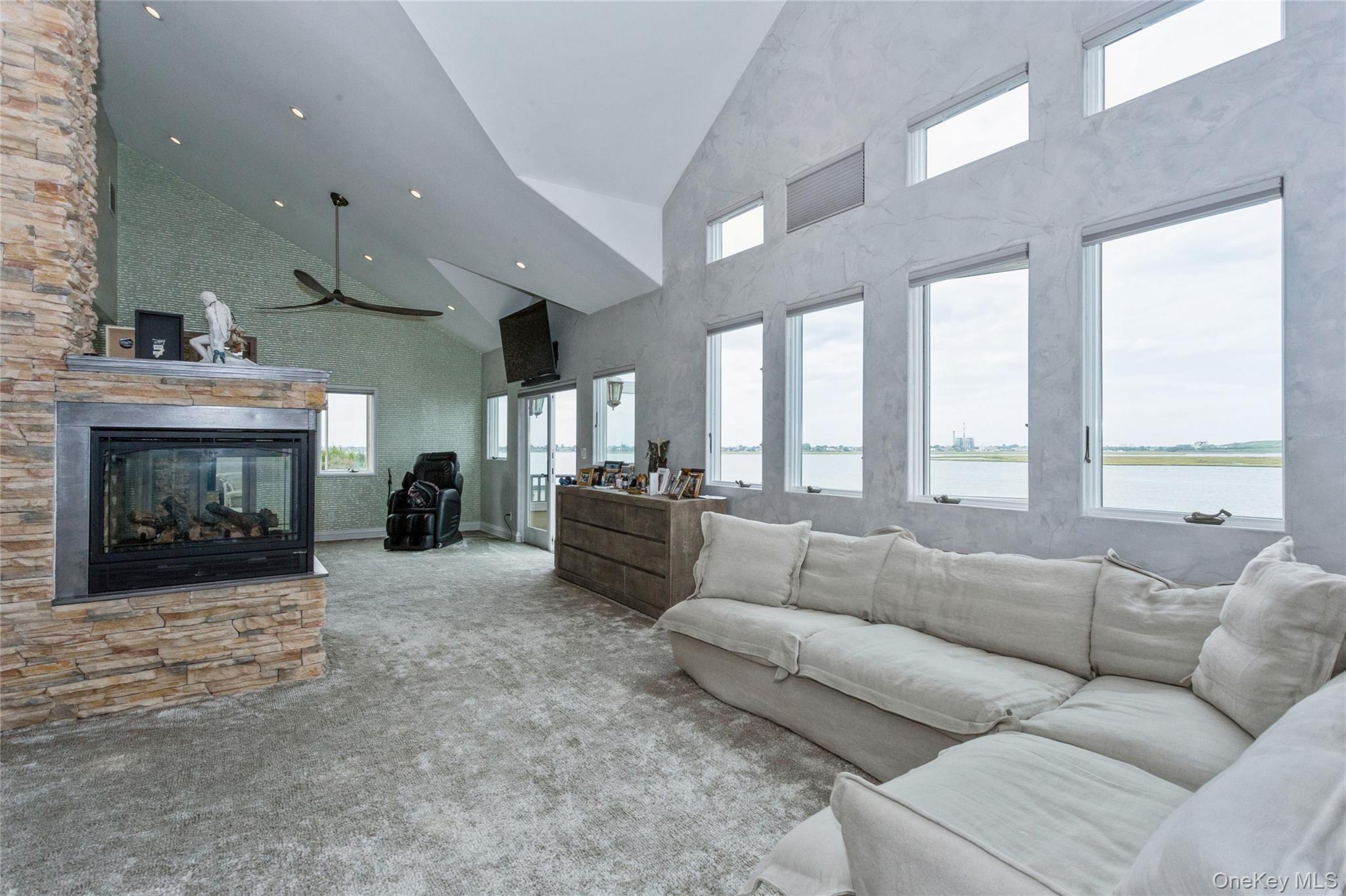 319 Harbor Drive