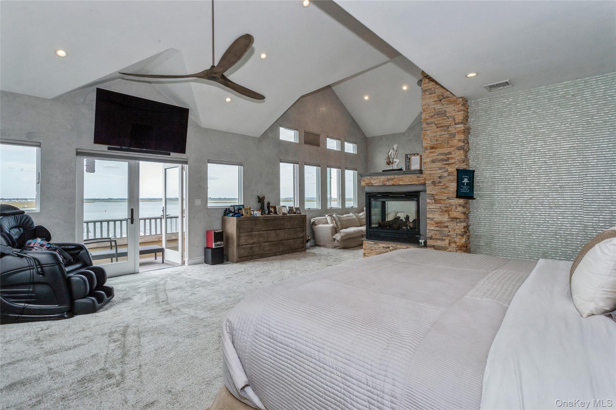 319 Harbor Drive