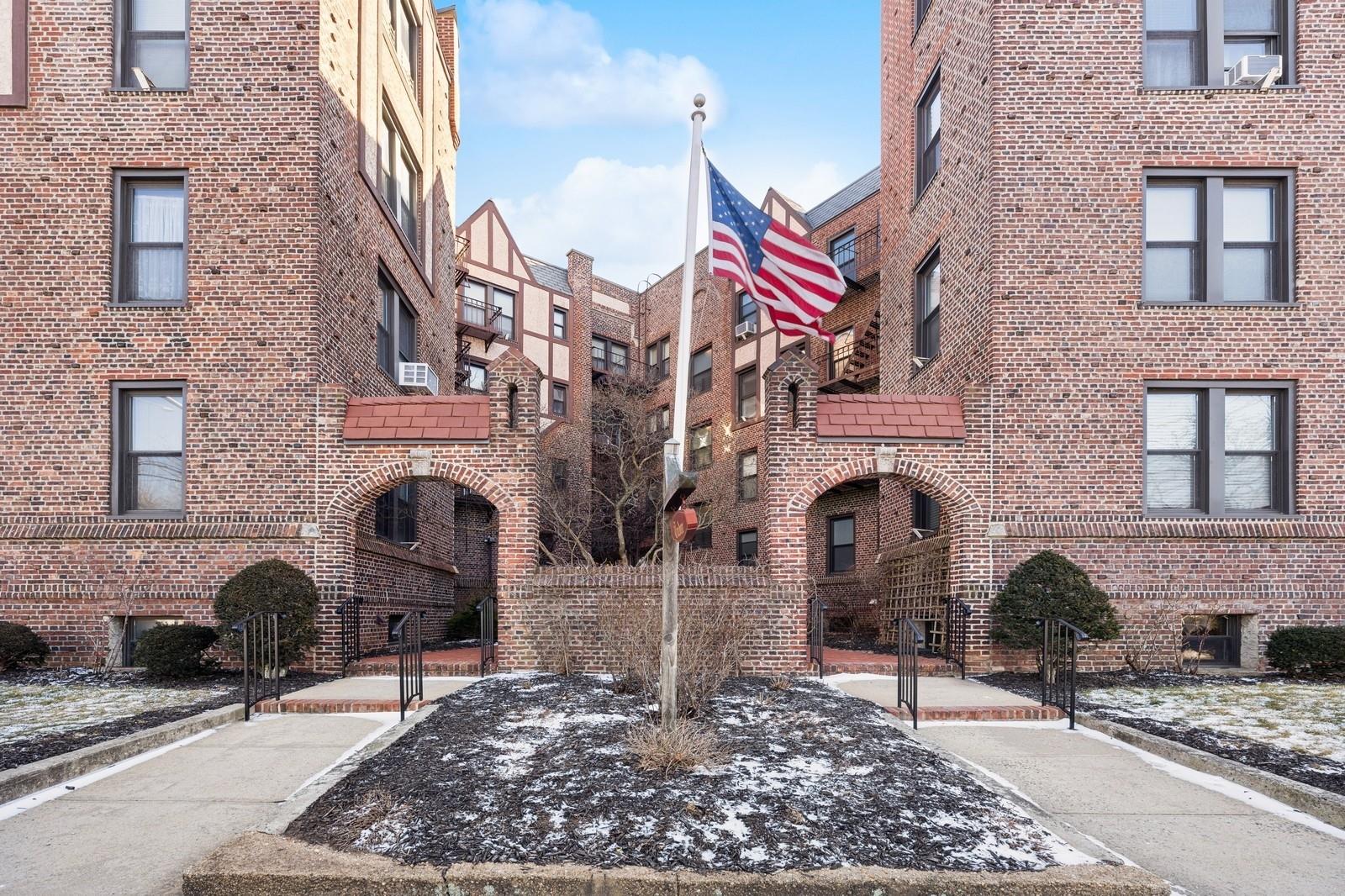 12 Hempstead Avenue Unit: 4F