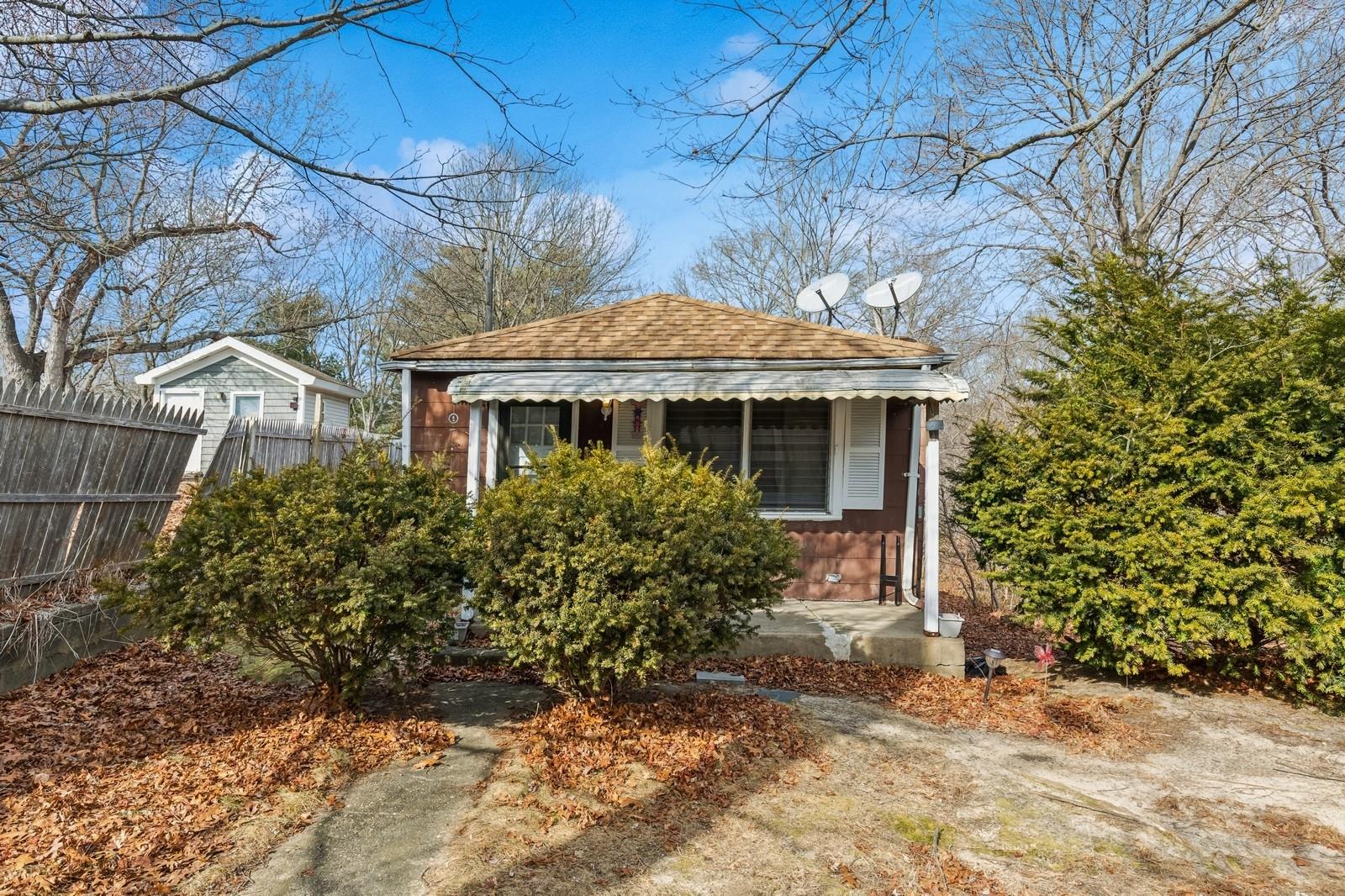 5523 Expressway Drive N