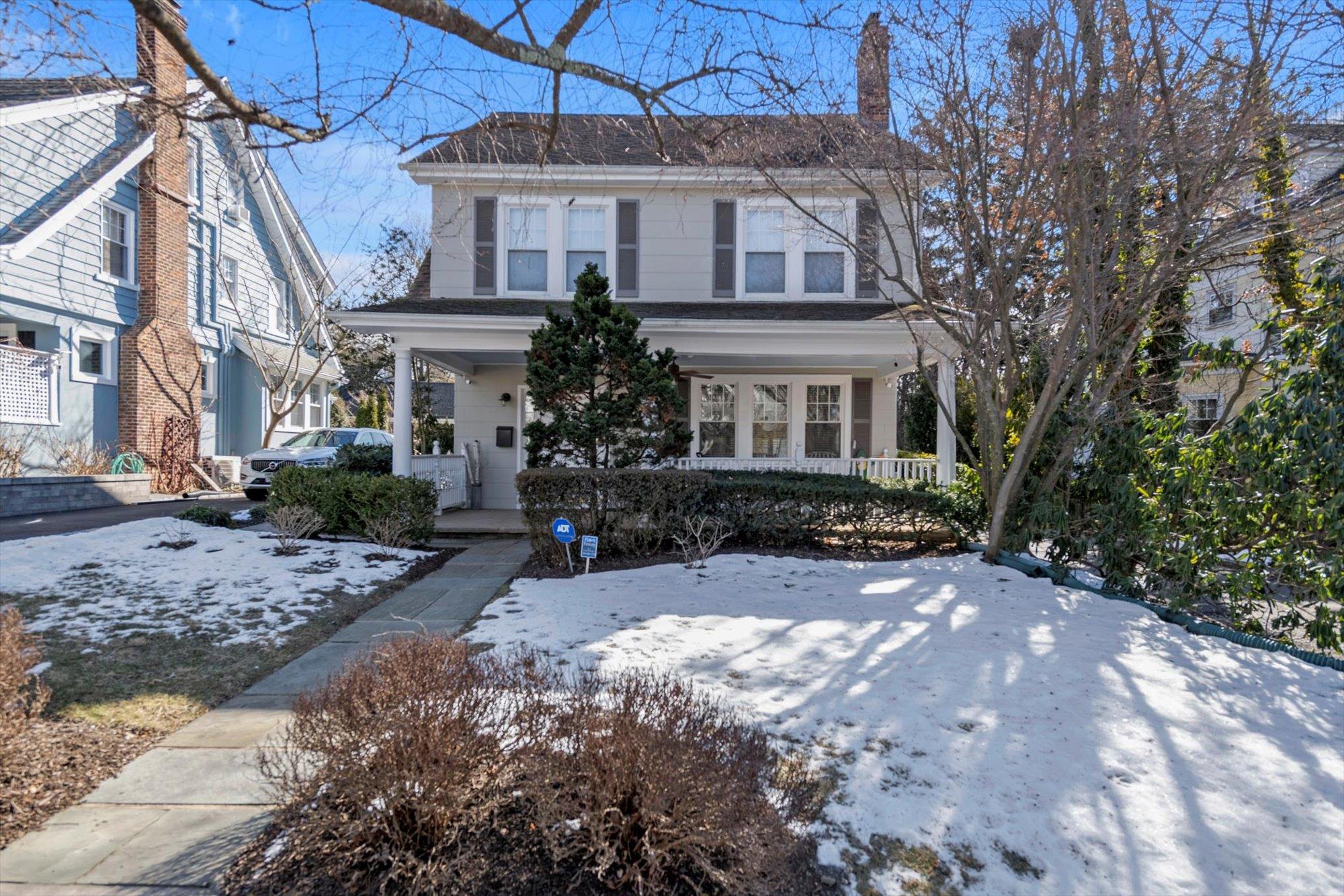 10 Murray Avenue