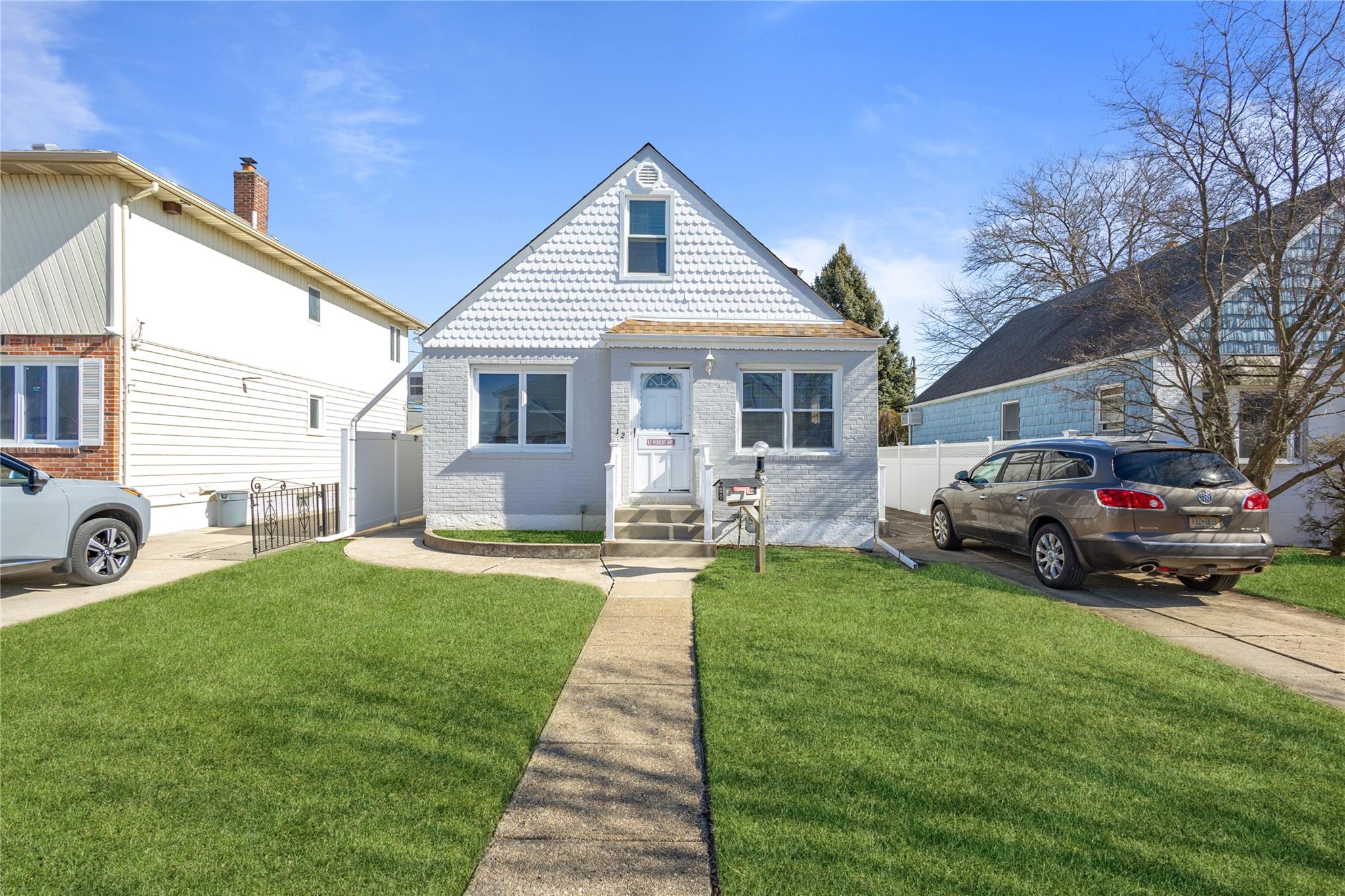 12 Robert Avenue