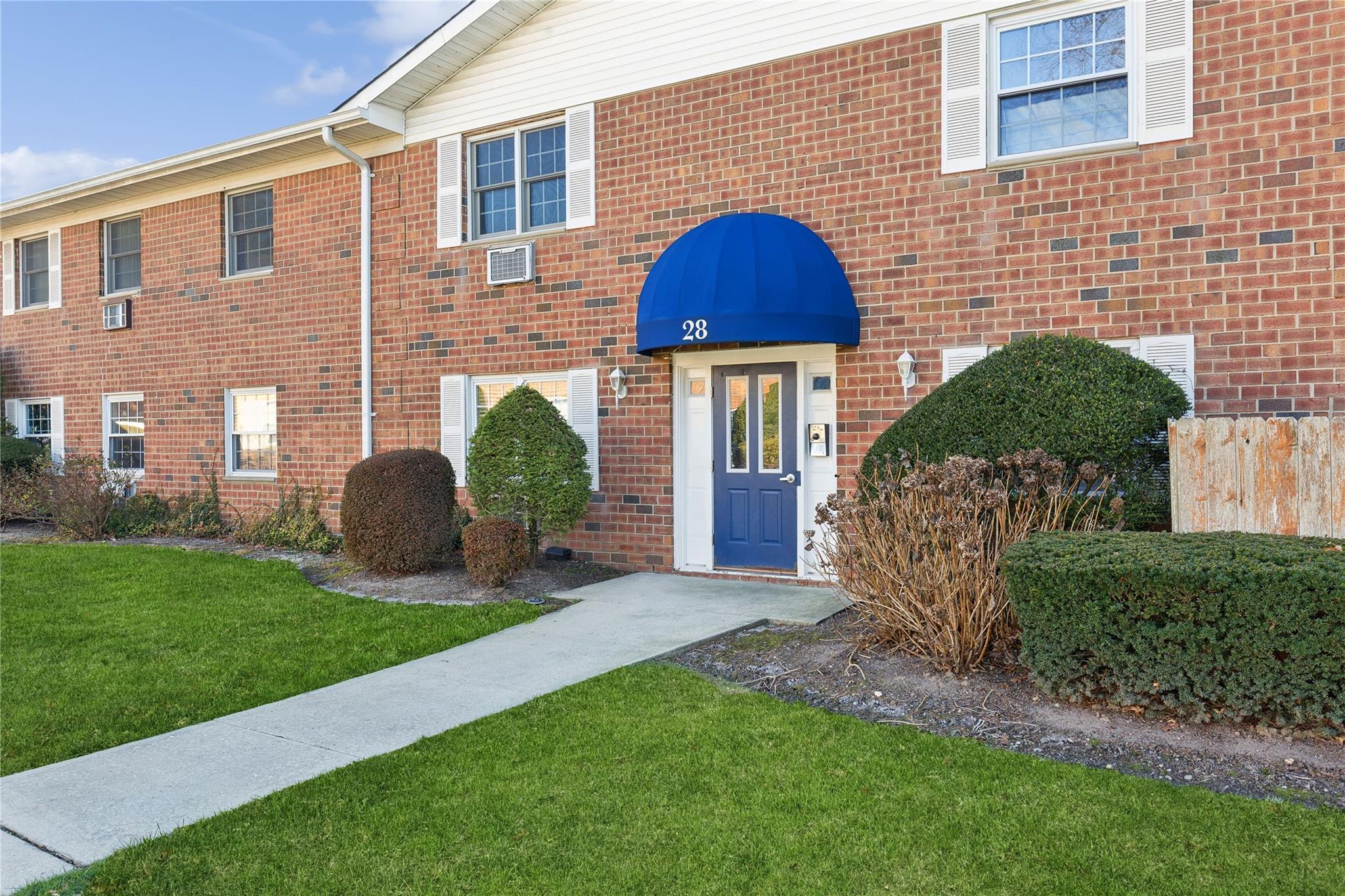 460 Old Town Road Unit: 28L