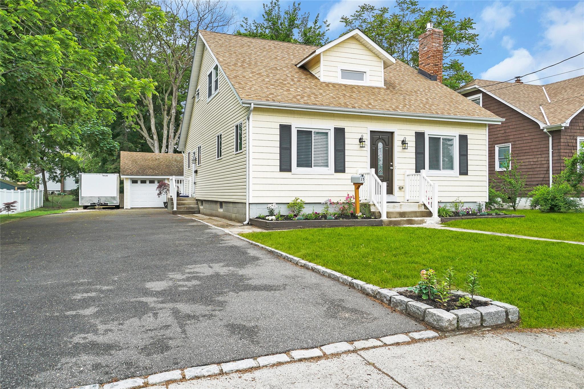 25 S Summit Avenue