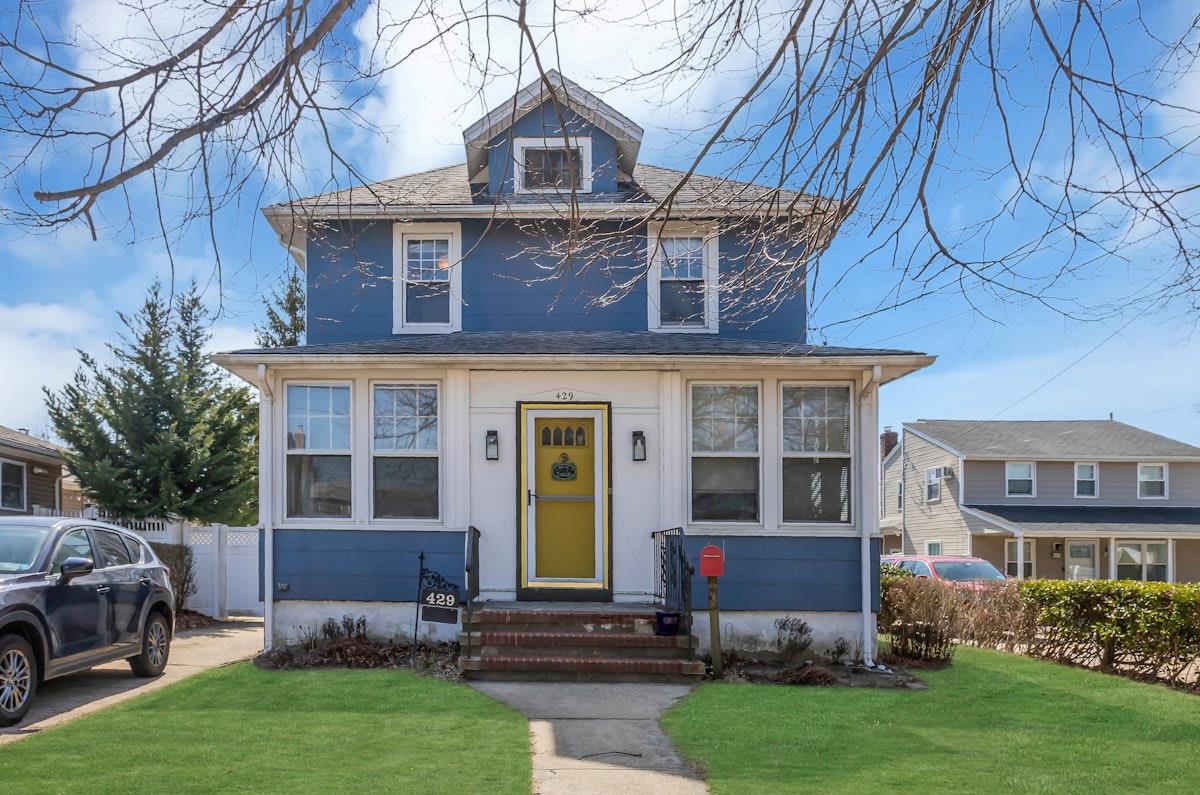 429 Oak Street