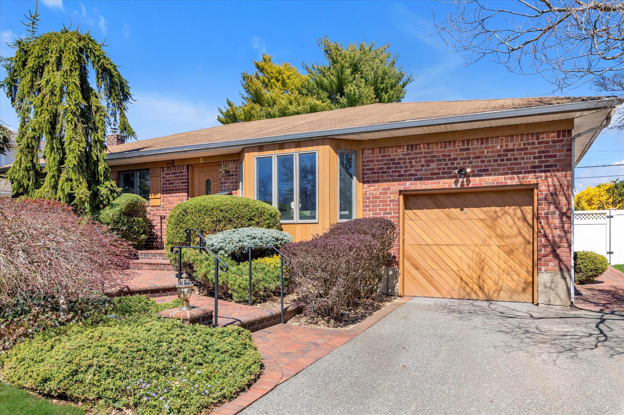 6 Forest Drive