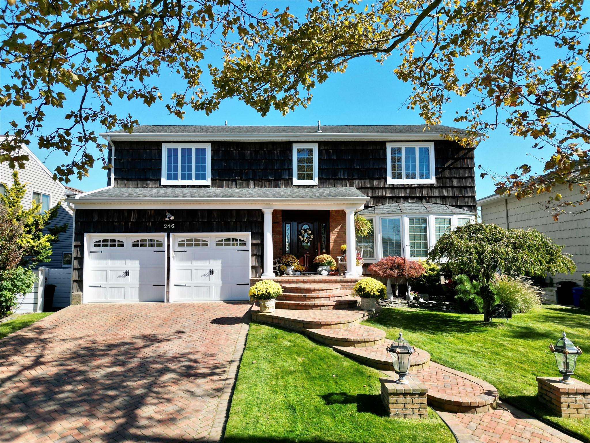 246 Lagoon Drive W