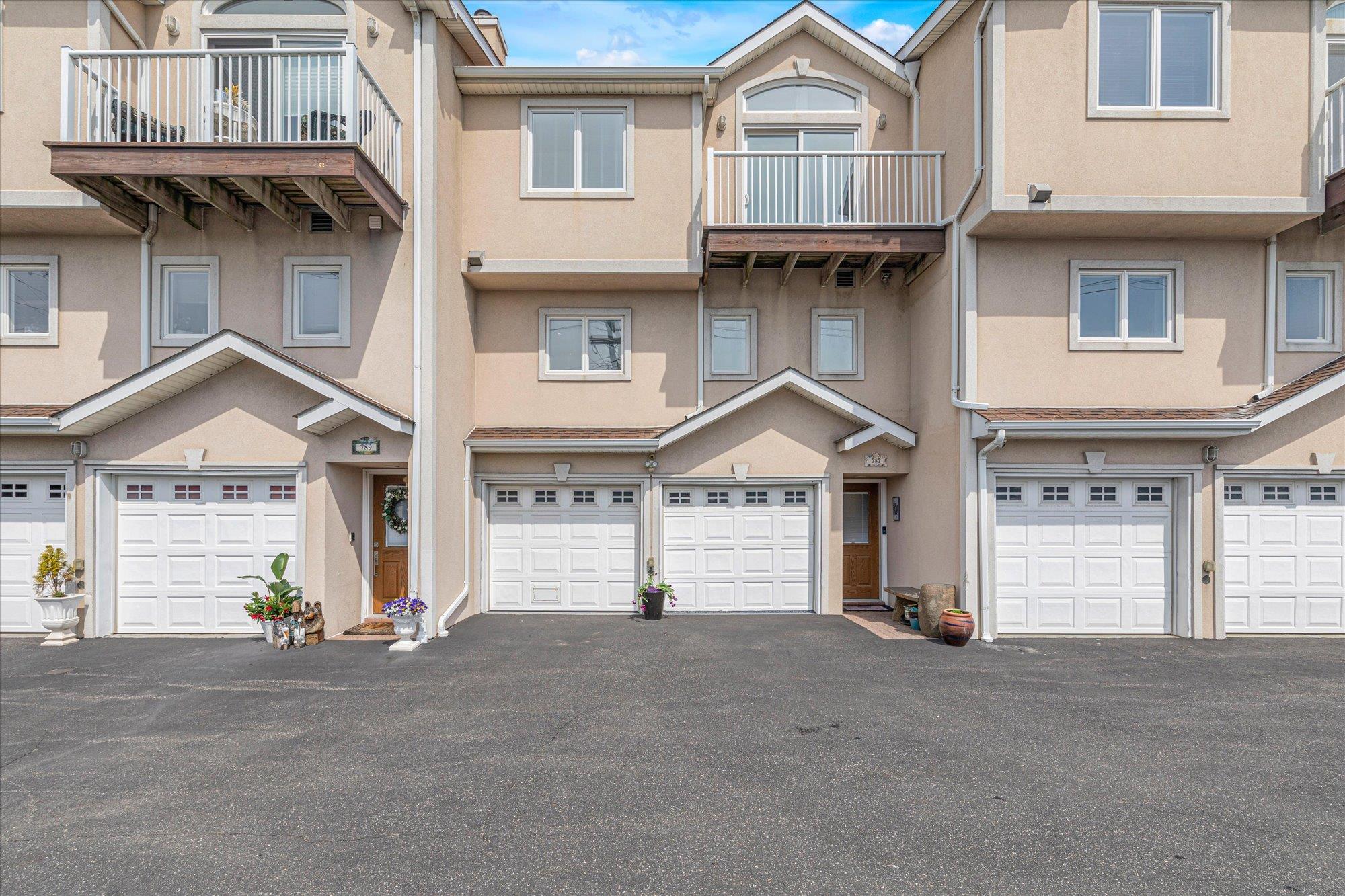 787 W Park Avenue W Unit: 787