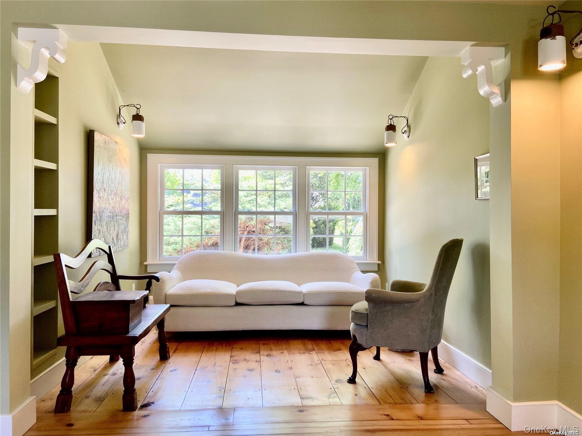 1685 Peconic Lane