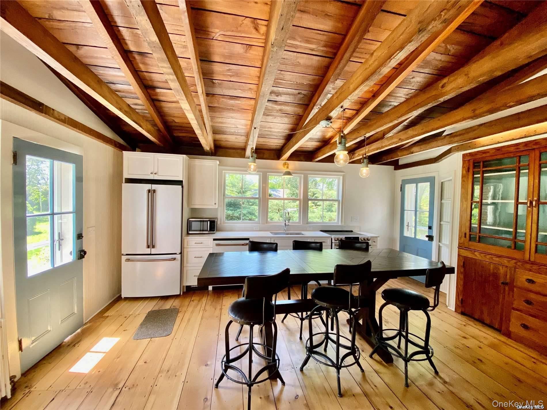 1685 Peconic Lane