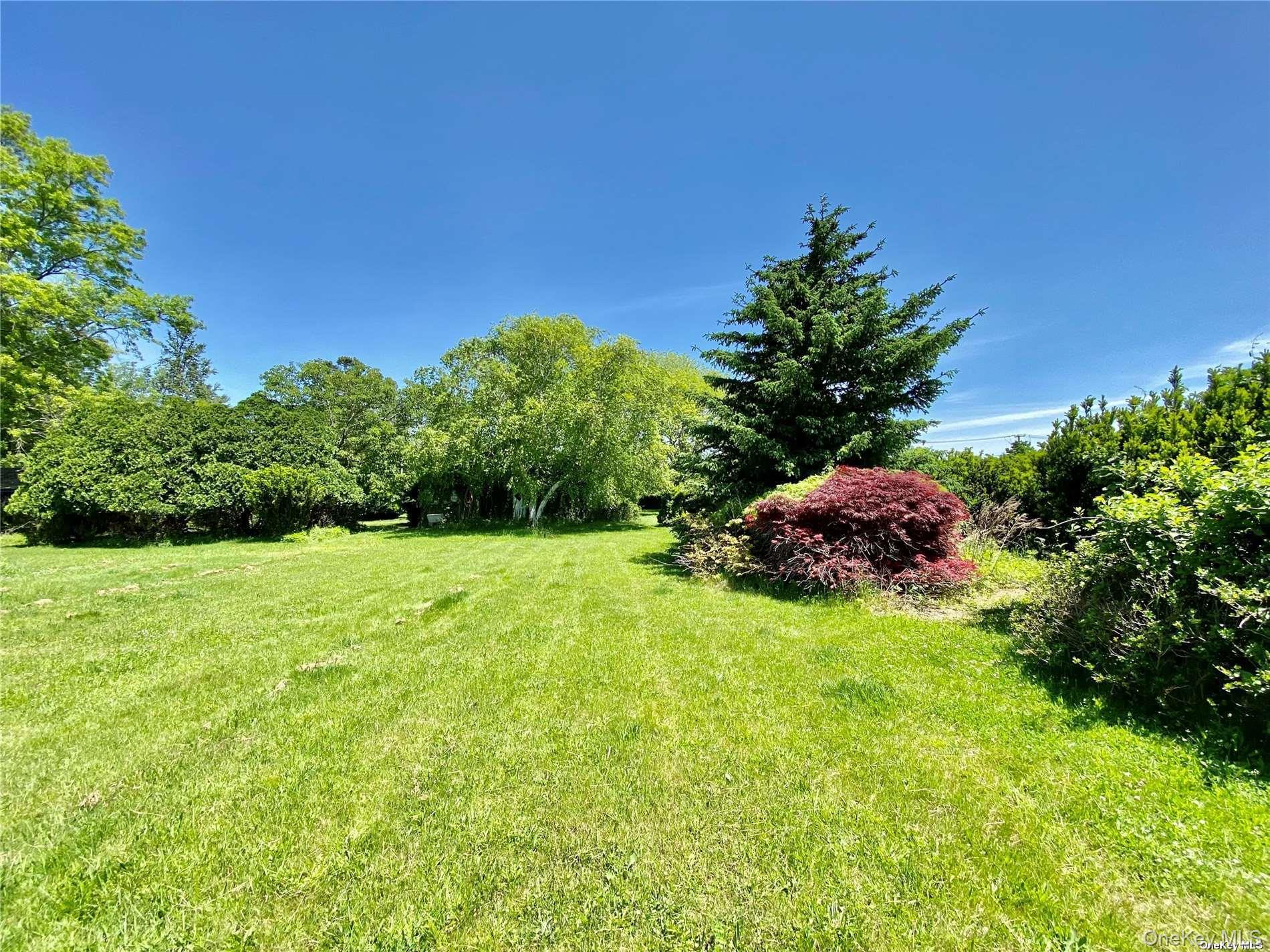 1685 Peconic Lane