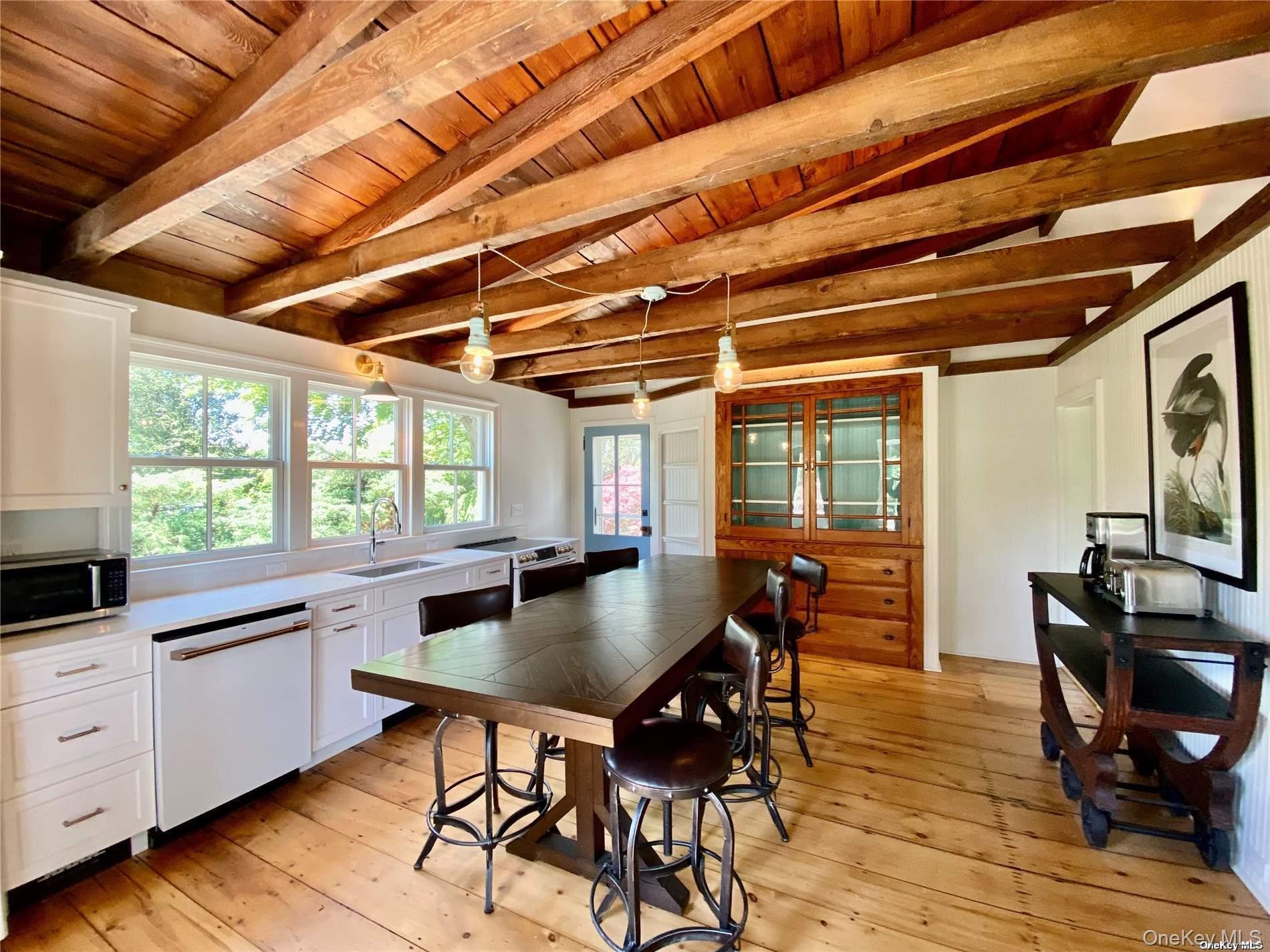 1685 Peconic Lane