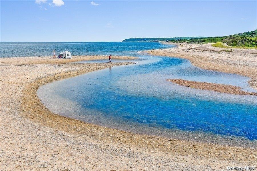 1685 Peconic Lane