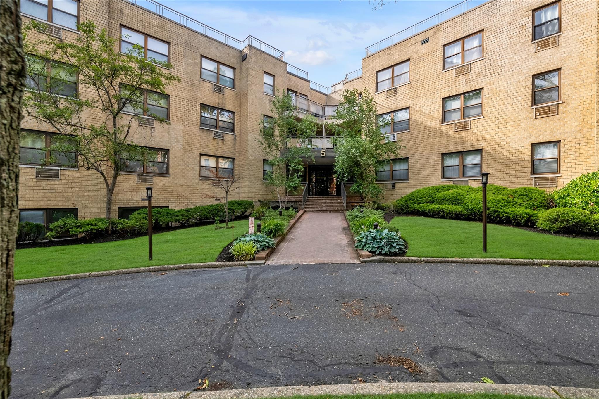 5 Schenck Avenue Unit: 2F