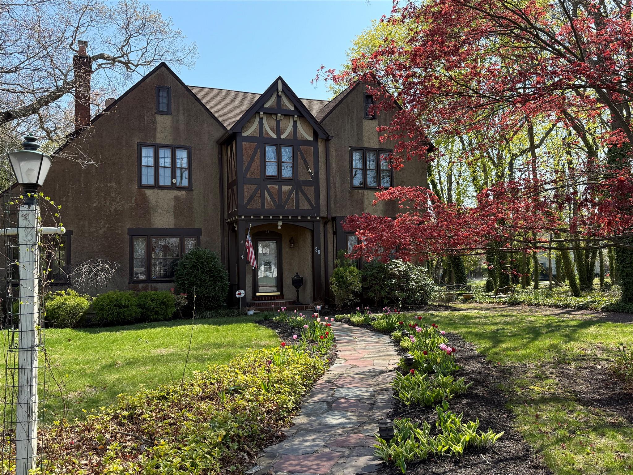 38 W. Roe Boulevard