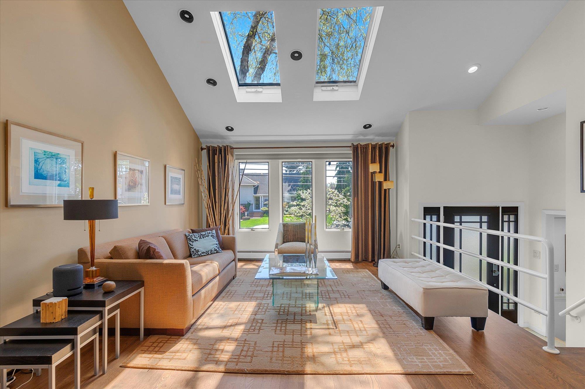 104 W Henrietta Avenue