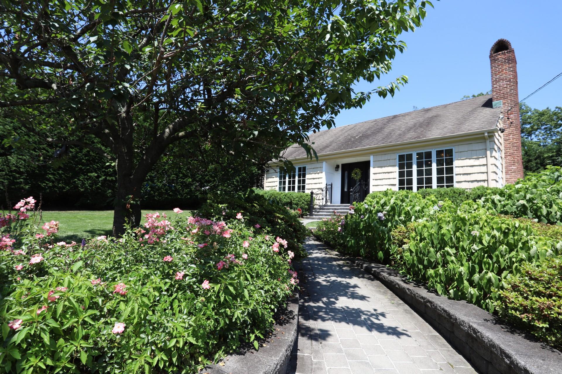 8 Hazel Road
