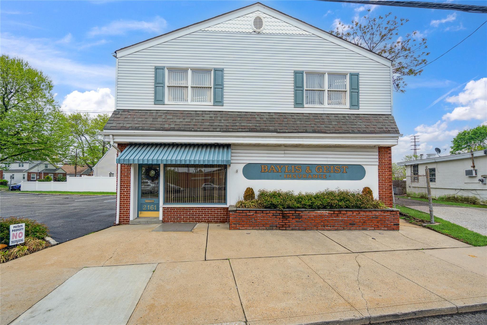 2161 Milburn Ave Unit: 2nd Floor