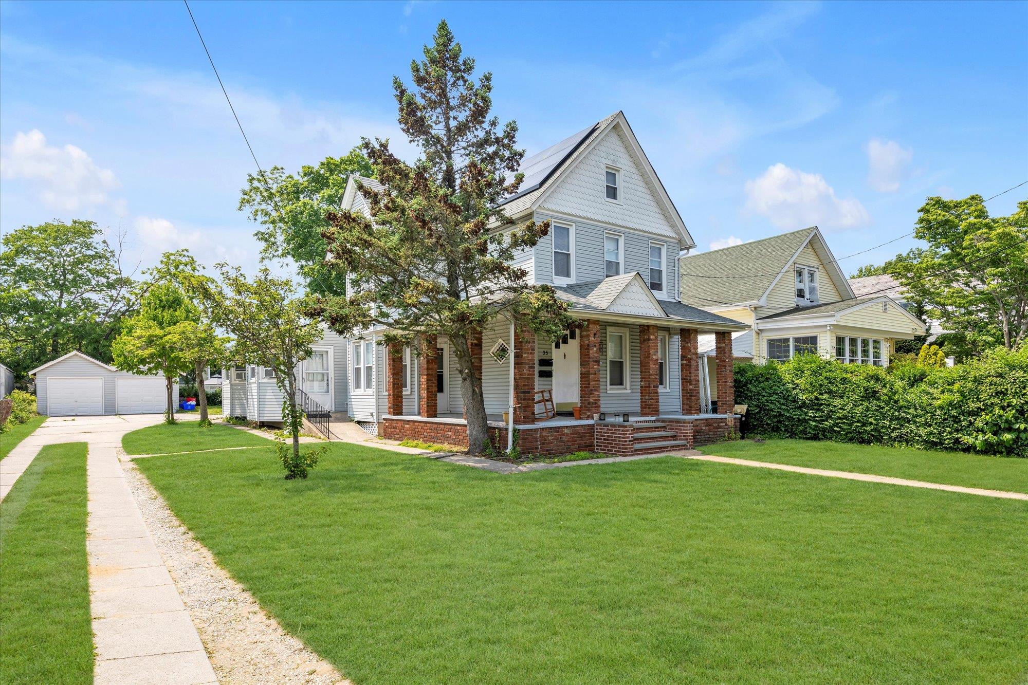 35 Ryder Avenue