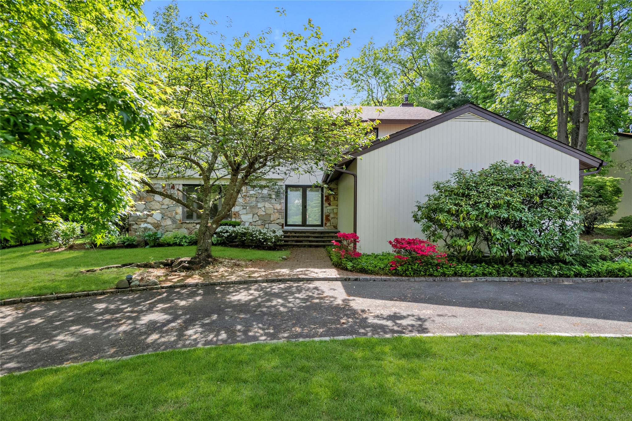 8 Bolton Drive
