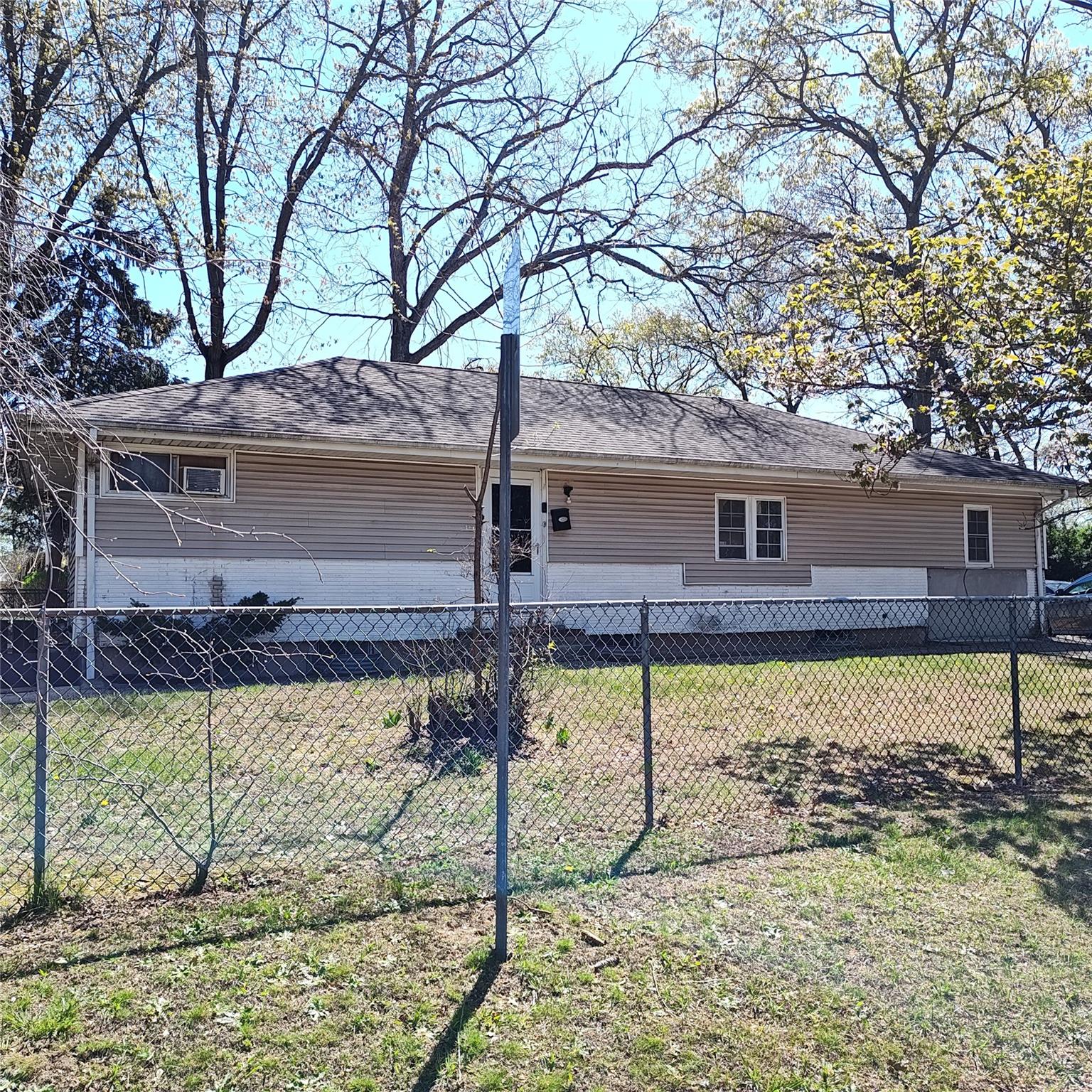 49 Overland Avenue
