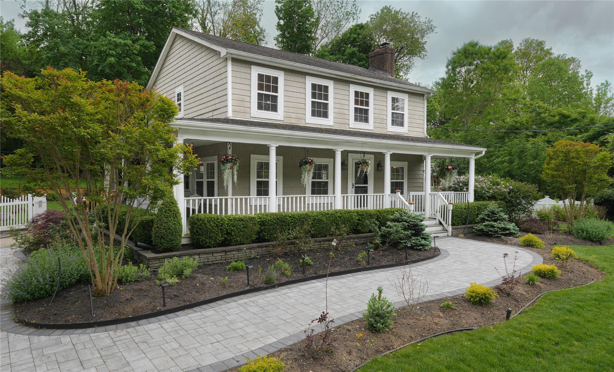 14 Bayles Avenue
