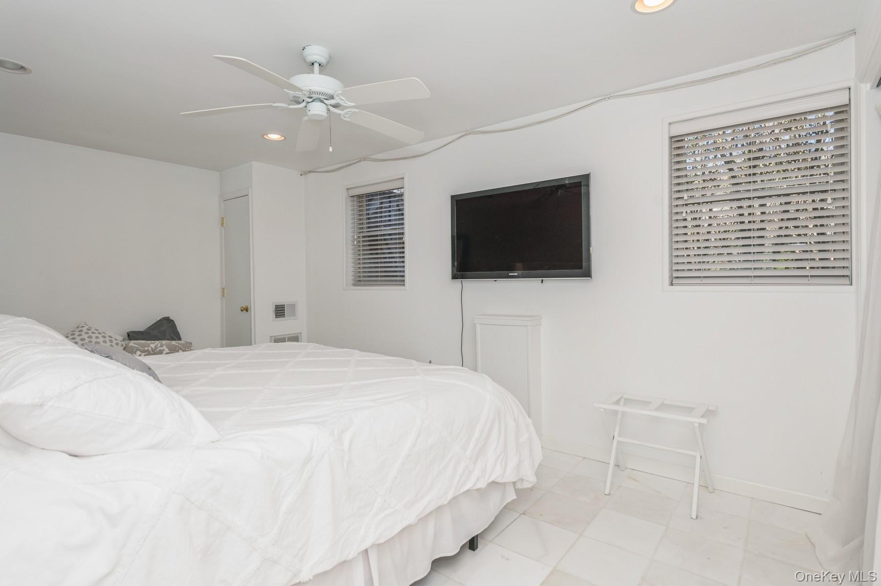 33 Hoppin Avenue