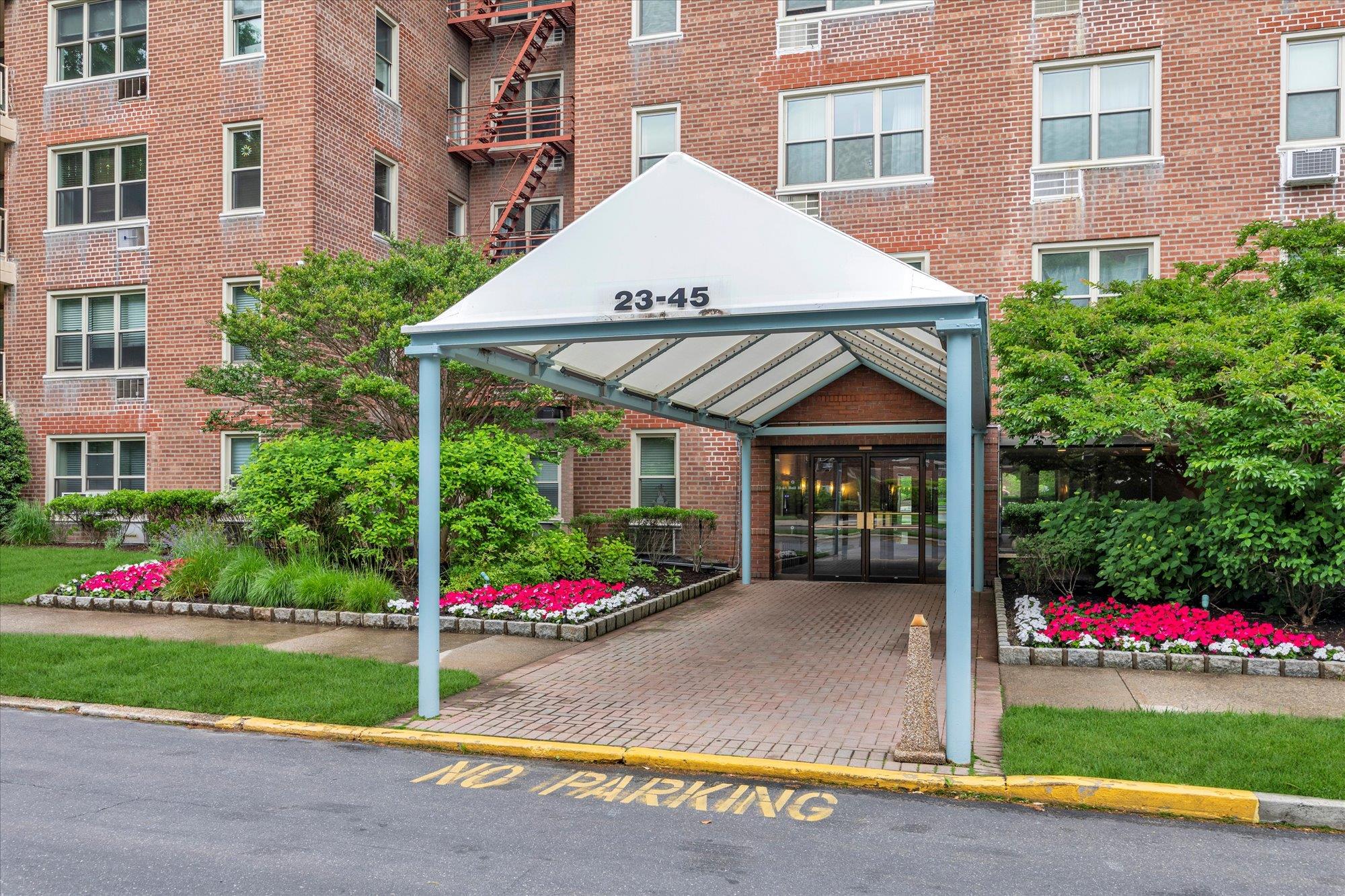 23-45 Bell Boulevard Unit: 4K