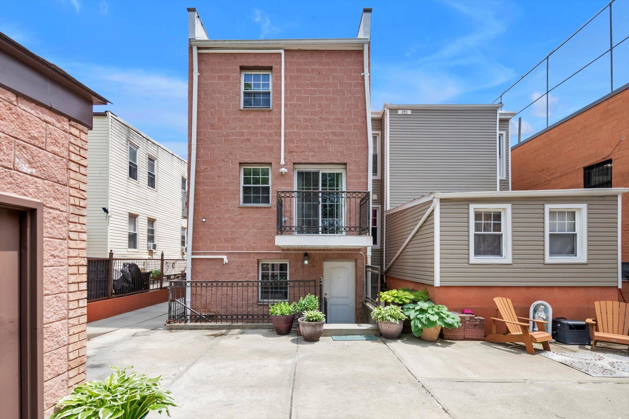 90 Milford Street