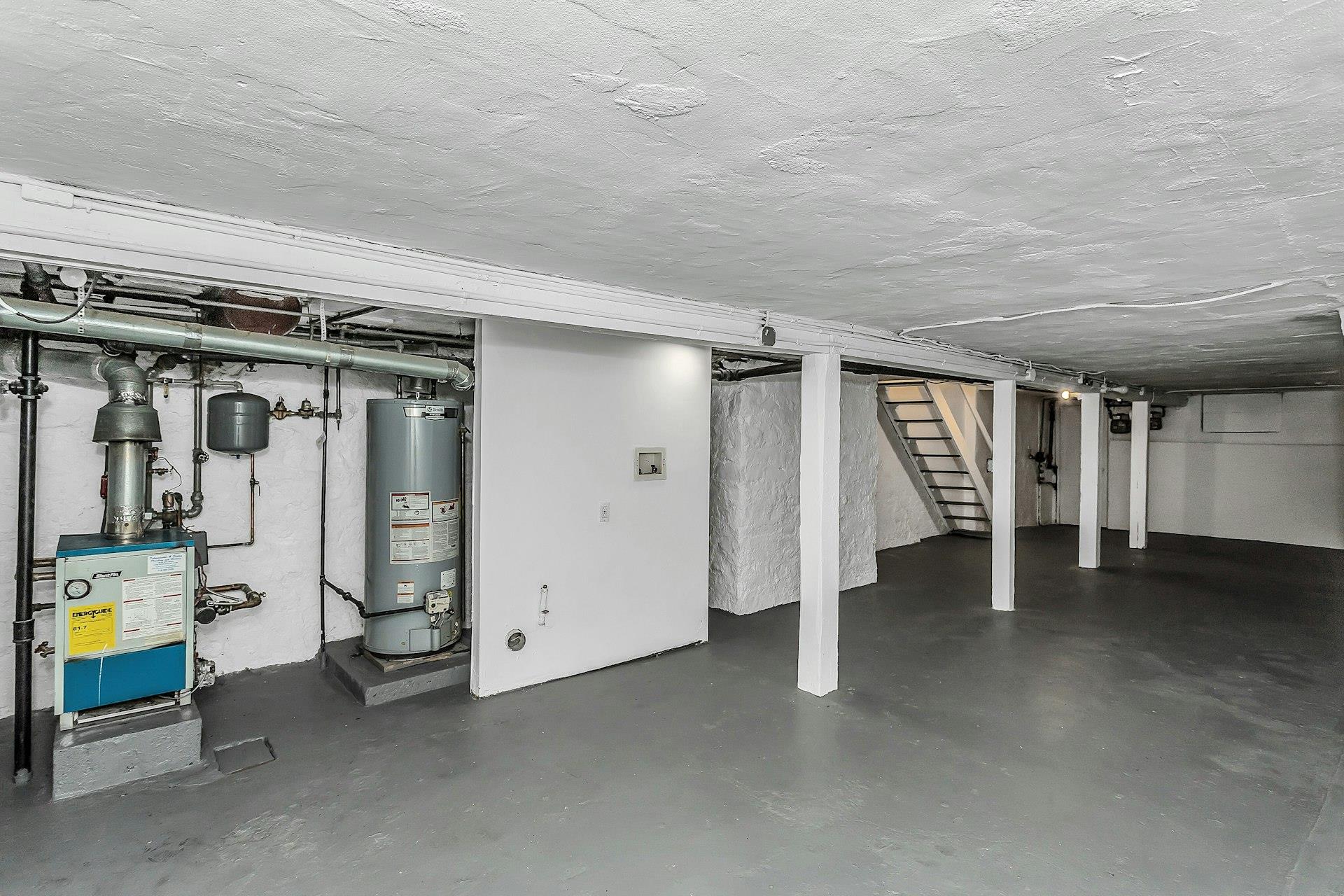 25-34 42nd Street
