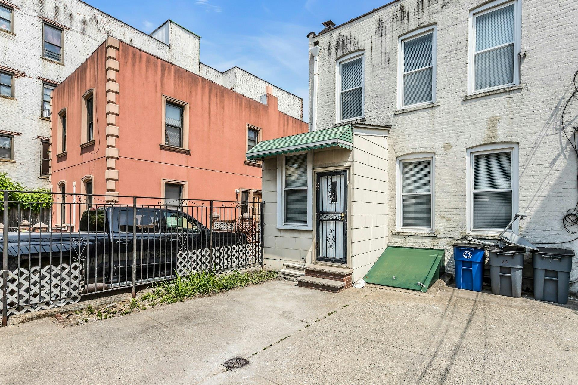 25-34 42nd Street