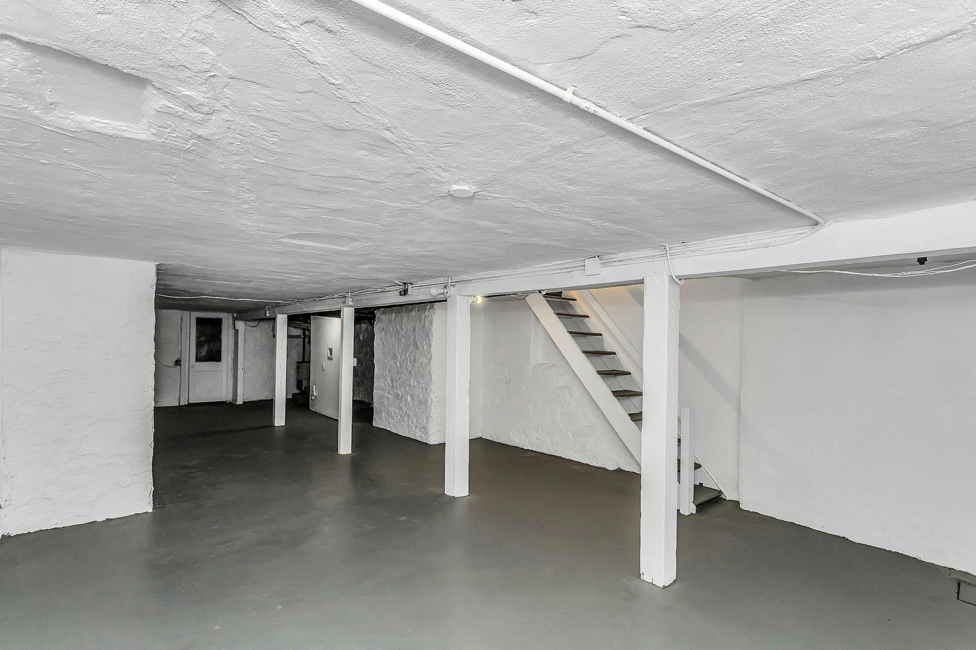 25-34 42nd Street